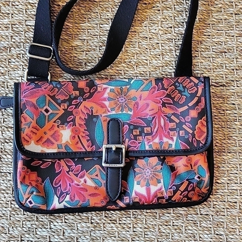 Fossil crossbody bag in orange and turquoise floral pattern.  Great condition.